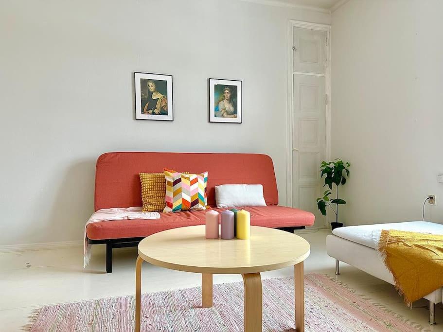 Cute Loft By Tram Stop Apartment