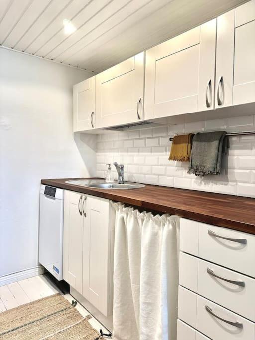 Cute Loft By Tram Stop Apartment *